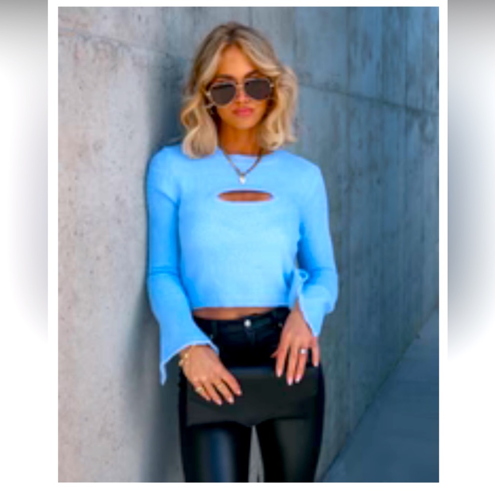 Vici - Cher Fuzzy Knit Cutout Sweater - Blue - Medium